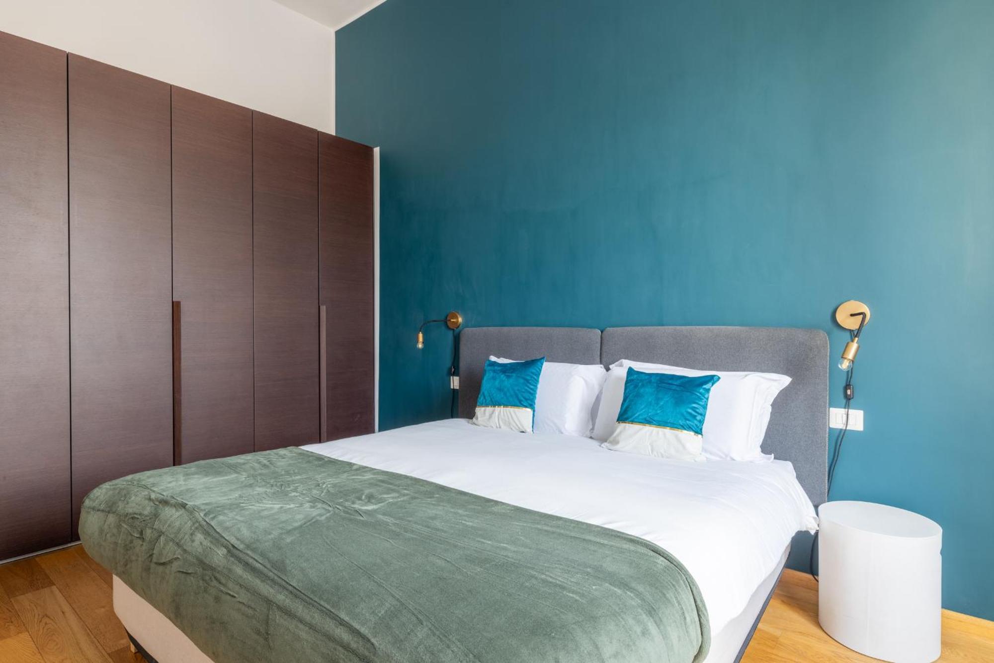 Elegant With Two Bedrooms Rom